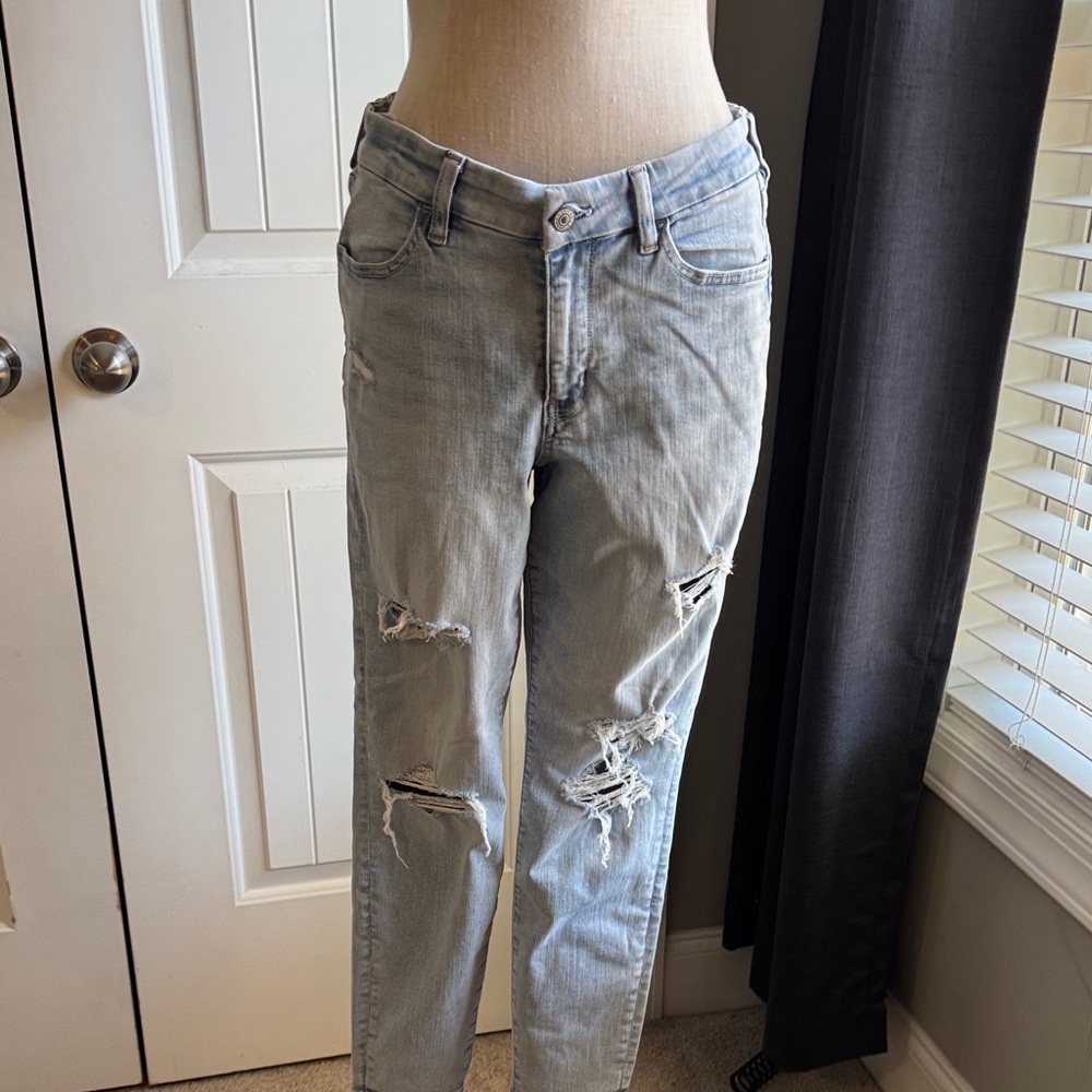 American Eagle Distressed Curvy High-Rise Jeggings